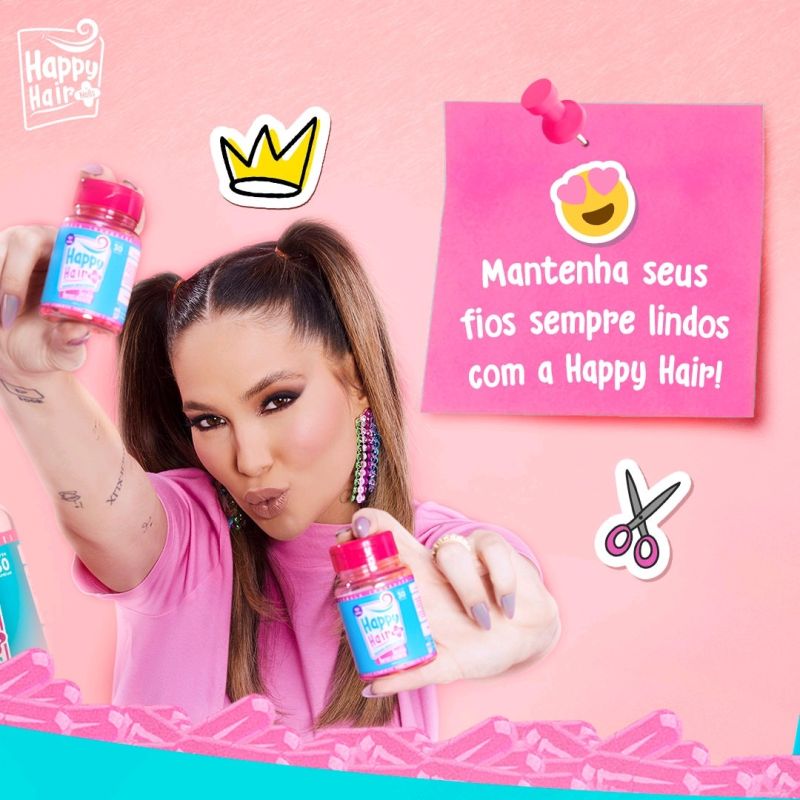 Virgínia Fonseca segurando um pote de Happy Hair em cada mão